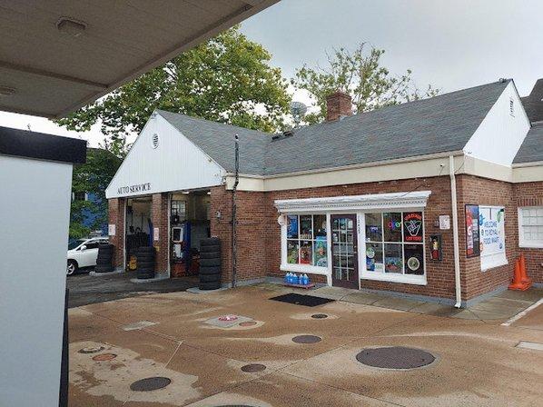 CoinFlip Bitcoin ATM - Royal Gas & Auto Service (Fairfax)