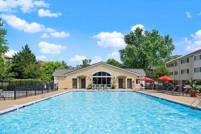 Tysons Glen Apartments & Townhomes
