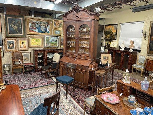 Quinn's Auction Galleries