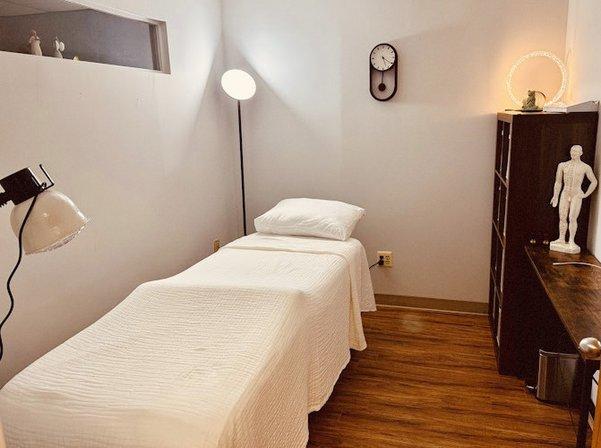 Wisdom & Health Acupuncture
