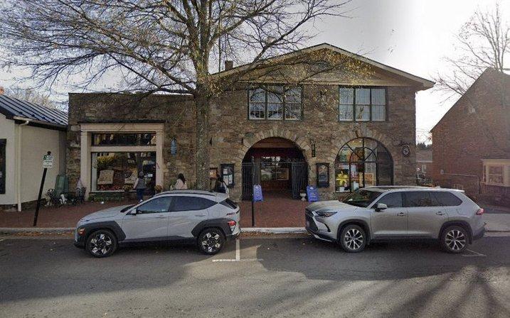 Middleburg Salon