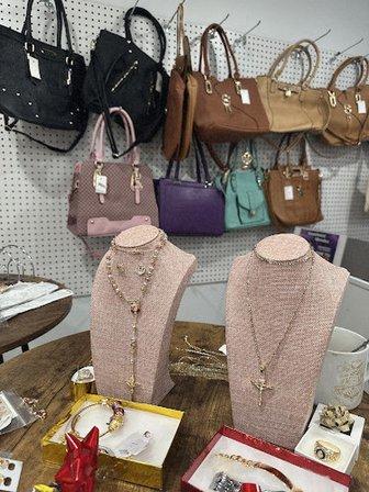fashion & Joyeria Charlotte