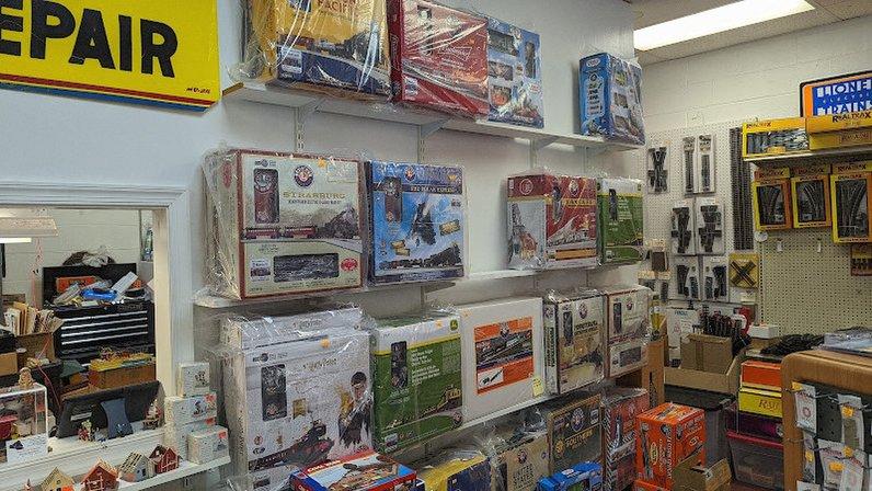 Toy Trains & Collectibles