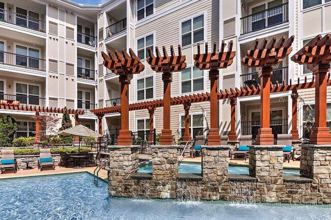 Camden Dulles Station Apartments