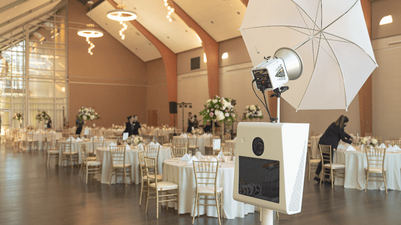 Top Hat Photo Booths - Photo and Video Booths