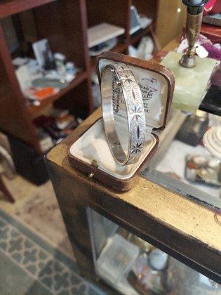 Vallie's Vintage Jewelry