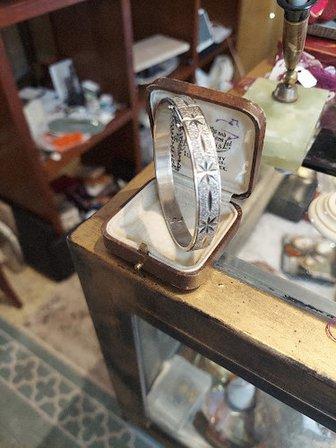 Vallie's Vintage Jewelry
