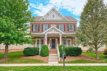 Kelly Ettrich, Realtor - Loudoun County | Century 21 Redwood Realty