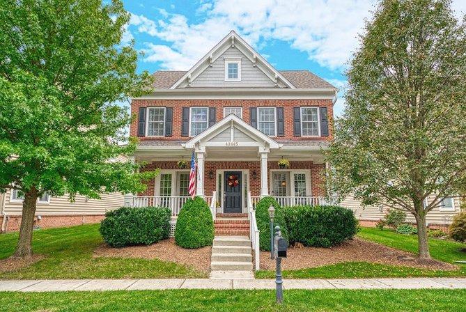 Kelly Ettrich, Realtor - Loudoun County | Century 21 Redwood Realty