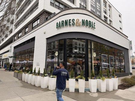 Barnes & Noble