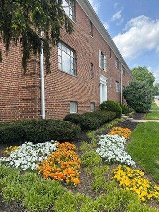Hillwood Manor Apartments
