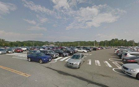 17340 Dumfries Rd Parking