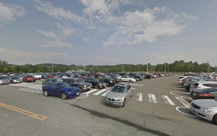17340 Dumfries Rd Parking