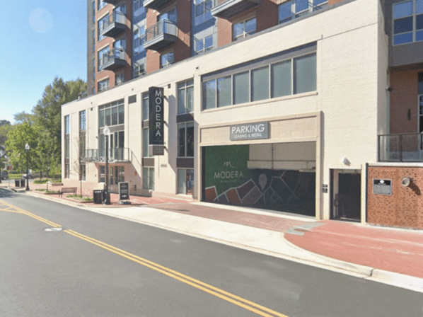Public Parking - 1001W Broad
