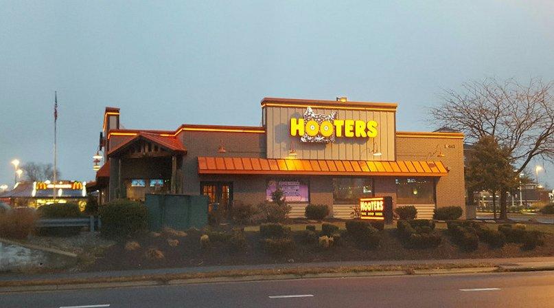 Hooters