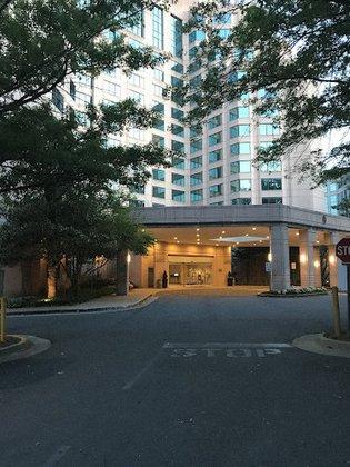 3111 Fairview Park Drive Parking