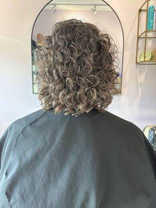 Bee Curly