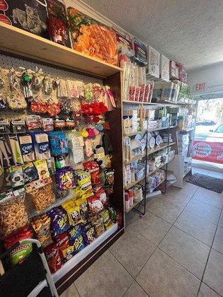 Tienda Latina "Variedades La Esperanza"