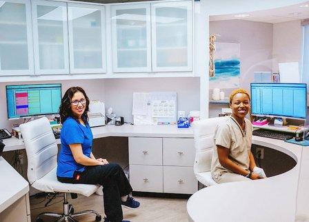 NovaPerio Dr. Sperling & Dr. Yu, Periodontology and Dental Implant Surgery.