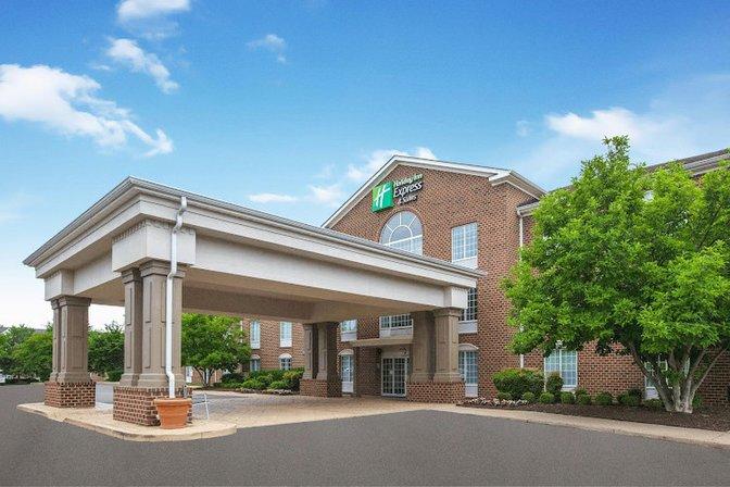 Holiday Inn Express & Suites Warrenton, an IHG Hotel