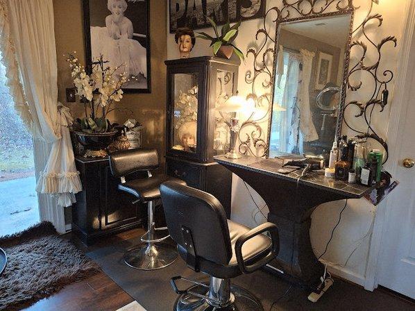 Online Paulette de Paris offers Cosmetology and Esthetics programs by Videos, Video Conferences and in Site