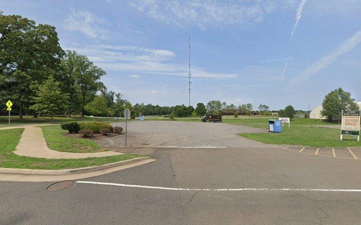 6799 Kennedy Dr Parking