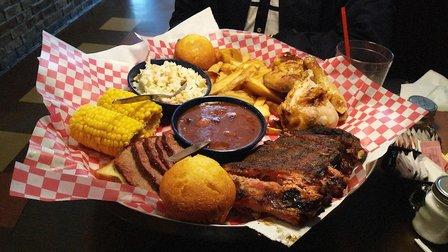 Famous Dave's Bar-B-Que (Closed)