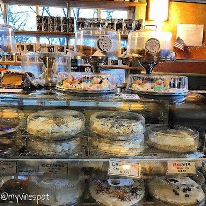 Mom's Apple Pie Bakery