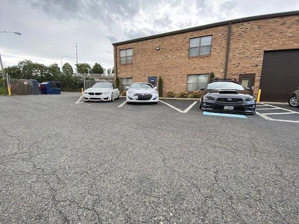 Hus Collision Center