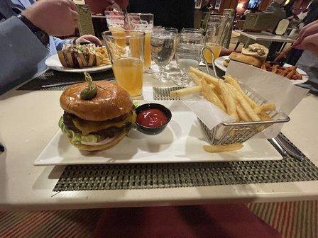 Cardinal Restaurant and Lounge