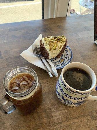 Le Vingt Trois Cafe & Bakery