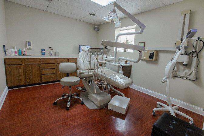 Galleria Dental Arts: Dr. Hamzah Alghazali