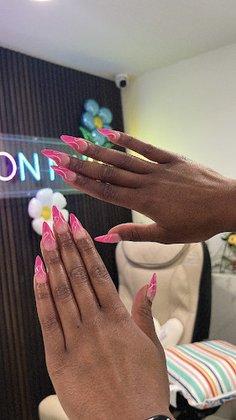 Nieon Nails