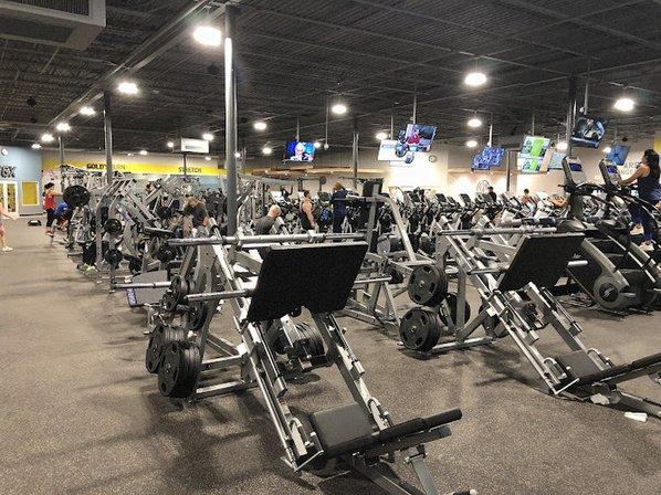 Gold's Gym - Chantilly