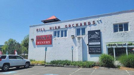 Round Hill Art Center