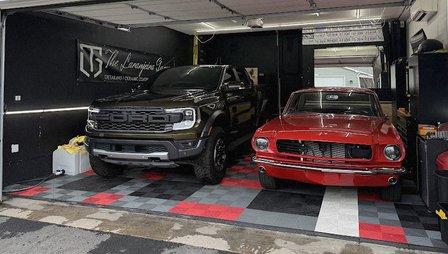 The Laranjeira Garage