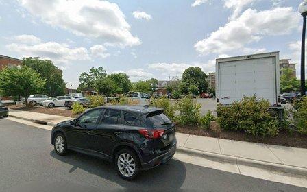Parking on street at Reyns