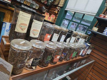 Leesburg Cigar & Pipe