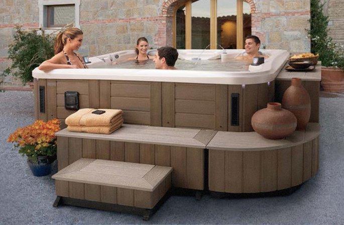 Hot Tubs and Swim Spas Outlet