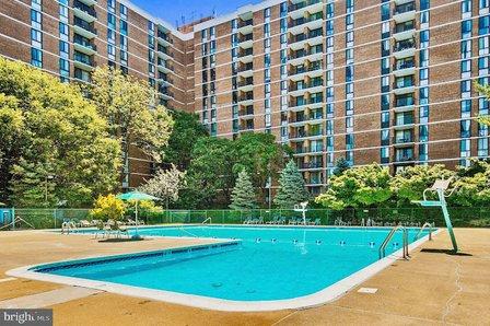 Idylwood Towers Condominiums