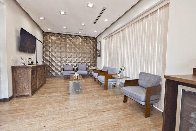 Oak Endodontics & Implant Dentistry