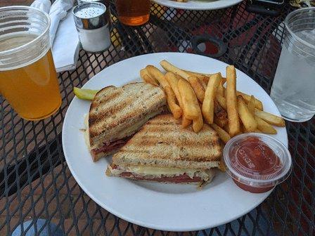 King's Tavern & Wine Bar